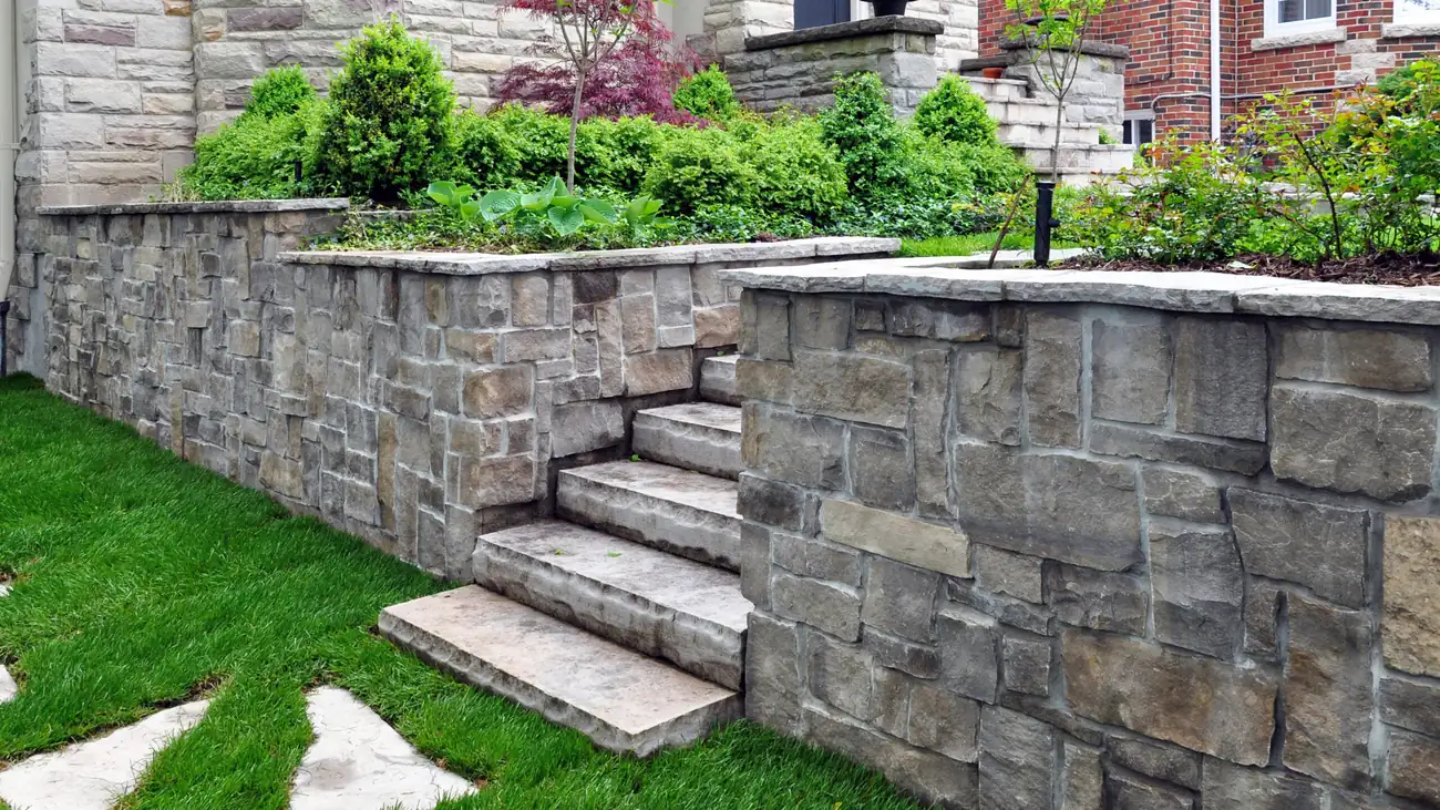 Stone retaining wall construction