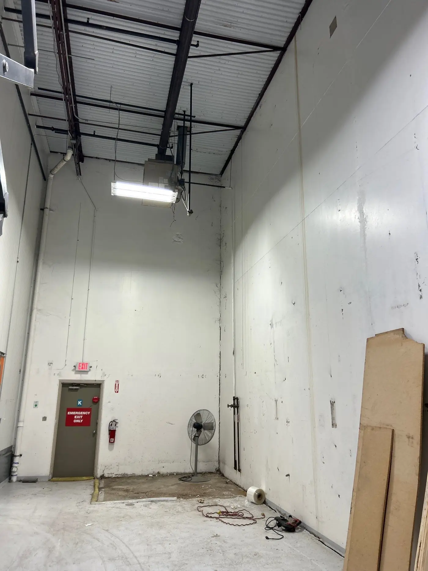 Interior tilt-wall panels in a warehouse bay
